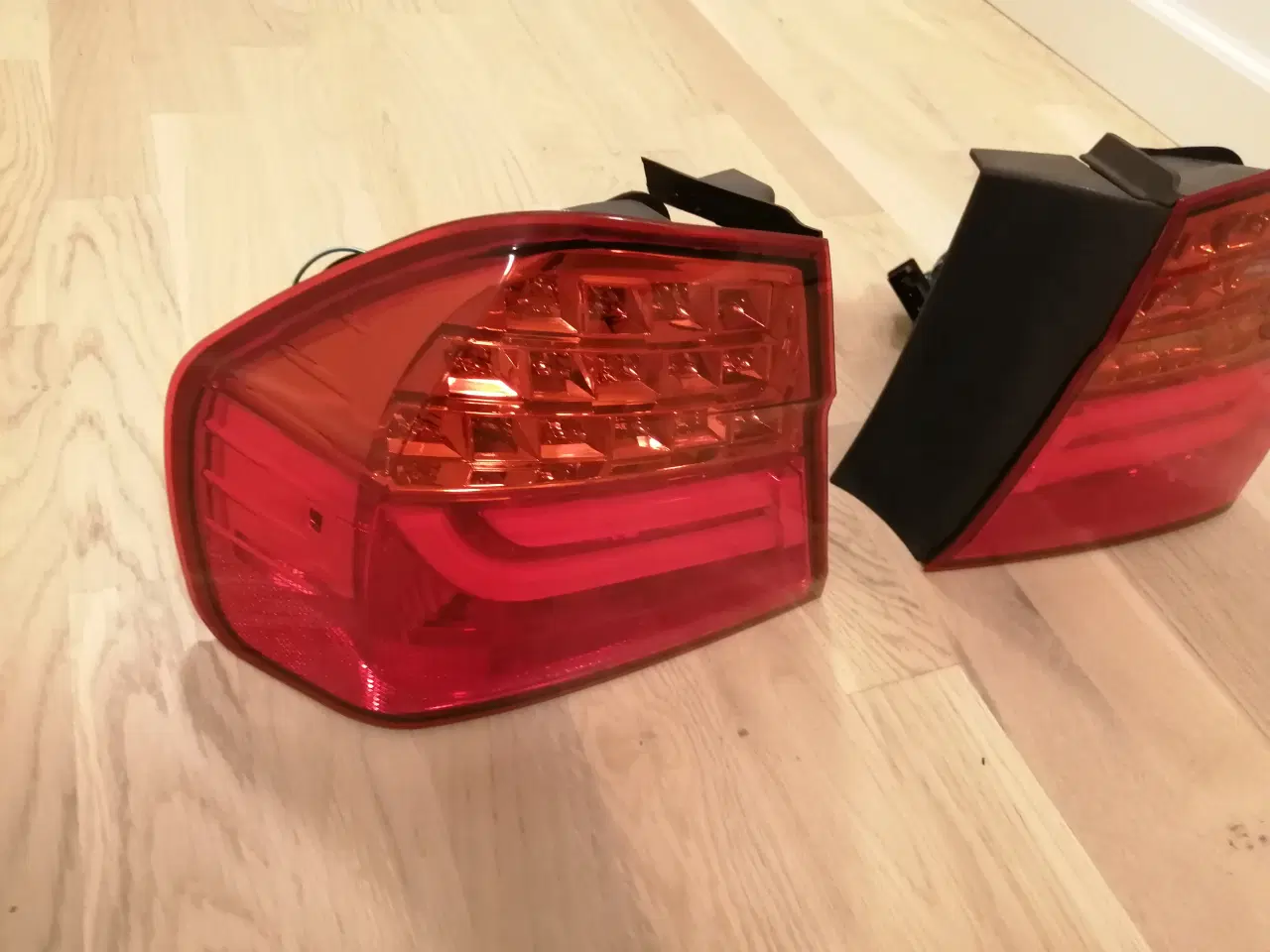 Billede 3 - BMW Baglygter - med LED - E90, Sender gerne, 