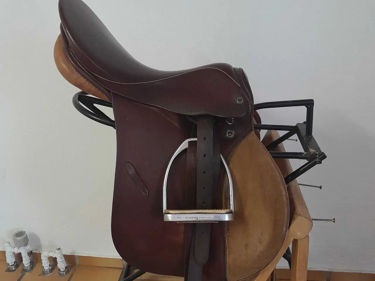 Billede 1 - Brugt velholdt sadel.