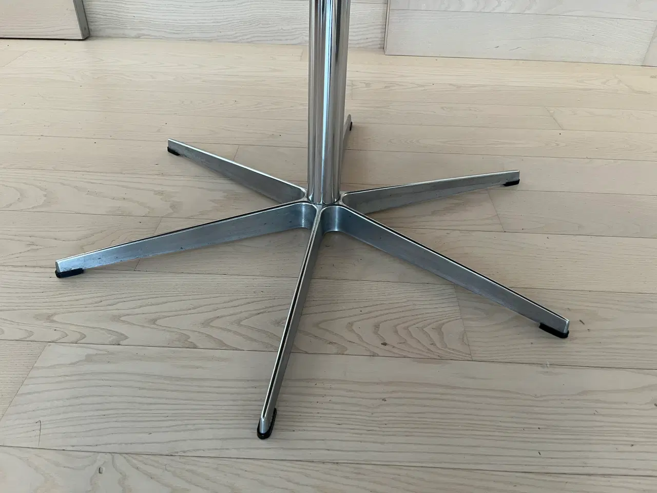 Billede 2 - Fritz Hansen A825 rundt spisebord 