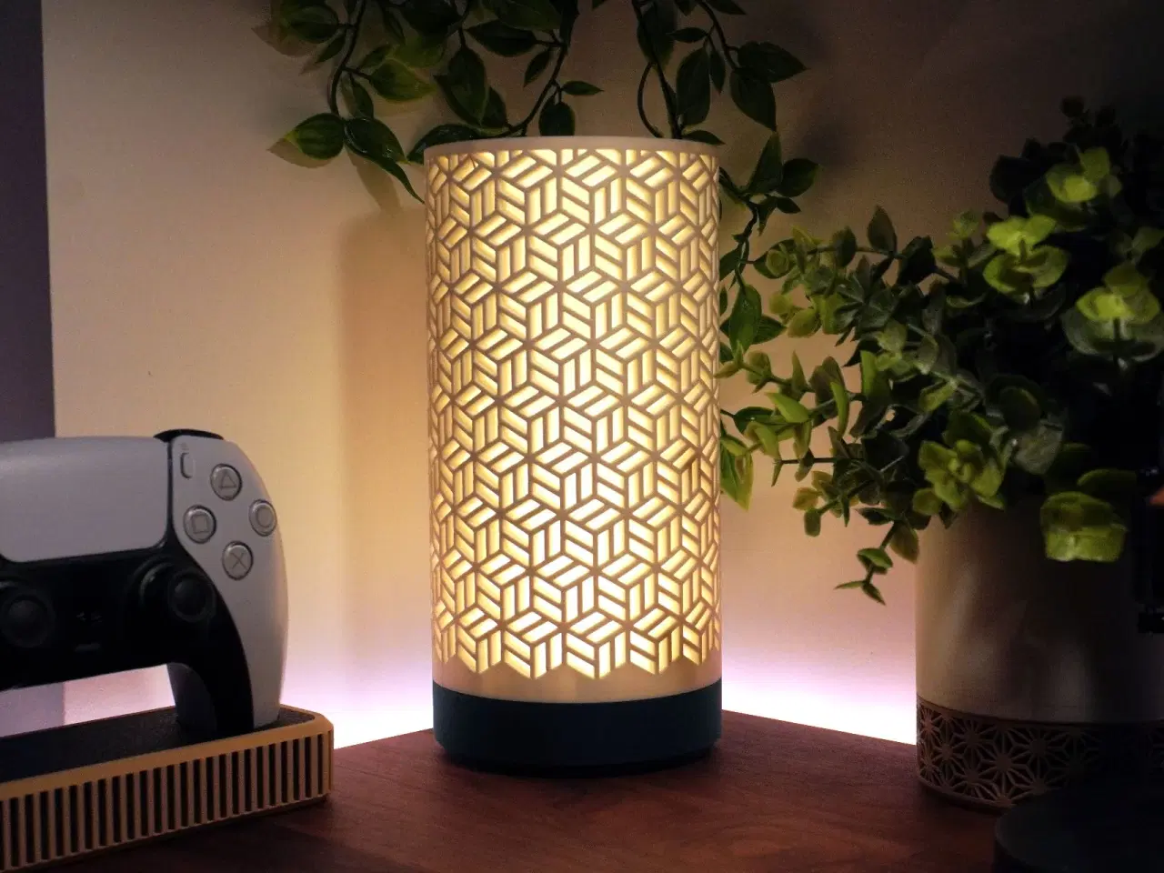 Billede 2 - Smuk lampe i stilfuldt mønster