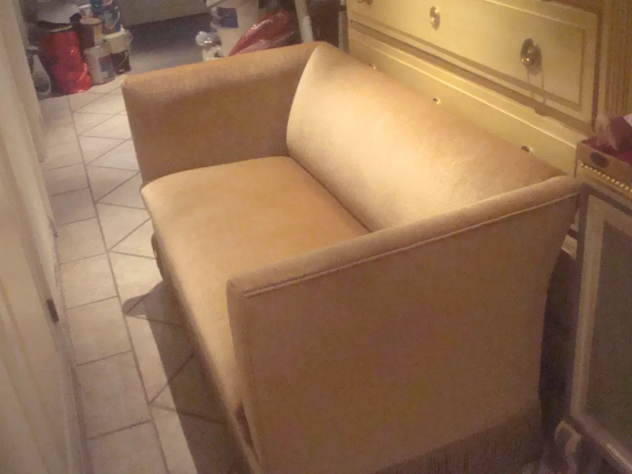 Billede 1 - SOFA m/ gyldent plys i perfekt stand - 