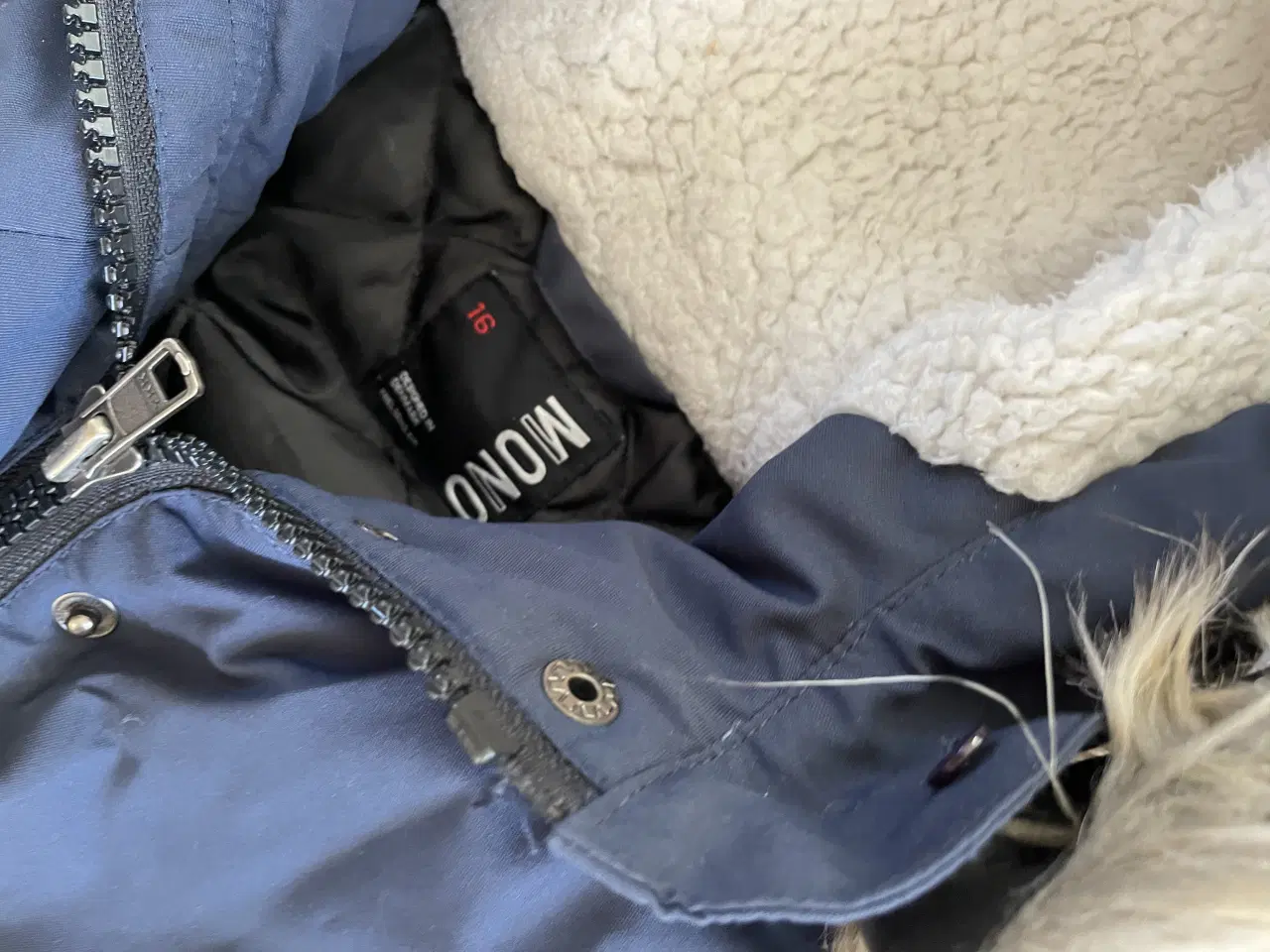 Billede 2 - Blå pigejakke med hætte, str 16