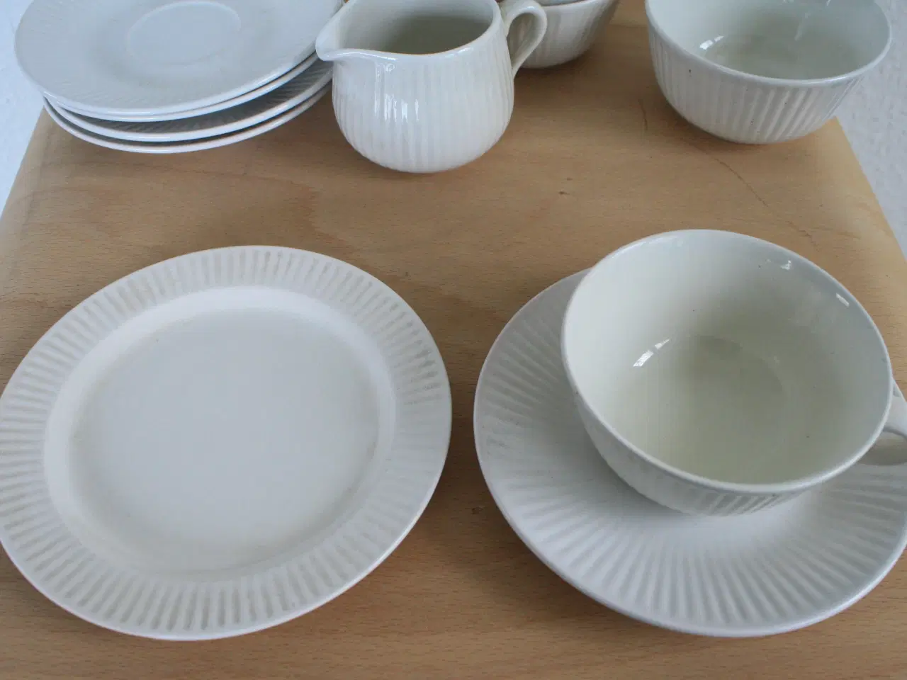 Billede 9 - Søholm. Thestel af hvidt keramik