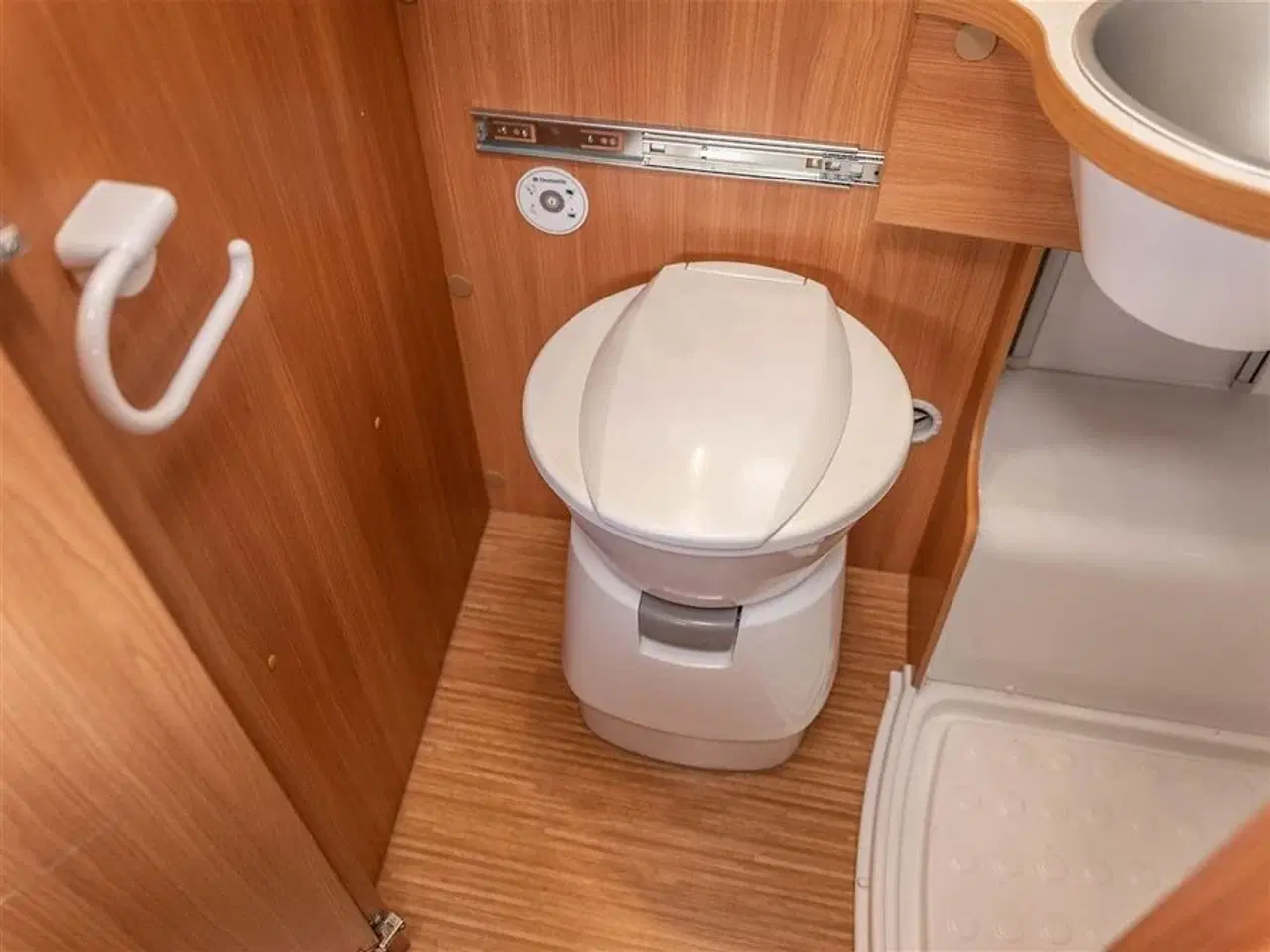 Billede 20 - 2012 - Knaus Sport 700 TI   Knaus 700 Sport – Veludstyret og klar til nye eventyr! Sælges til CVR