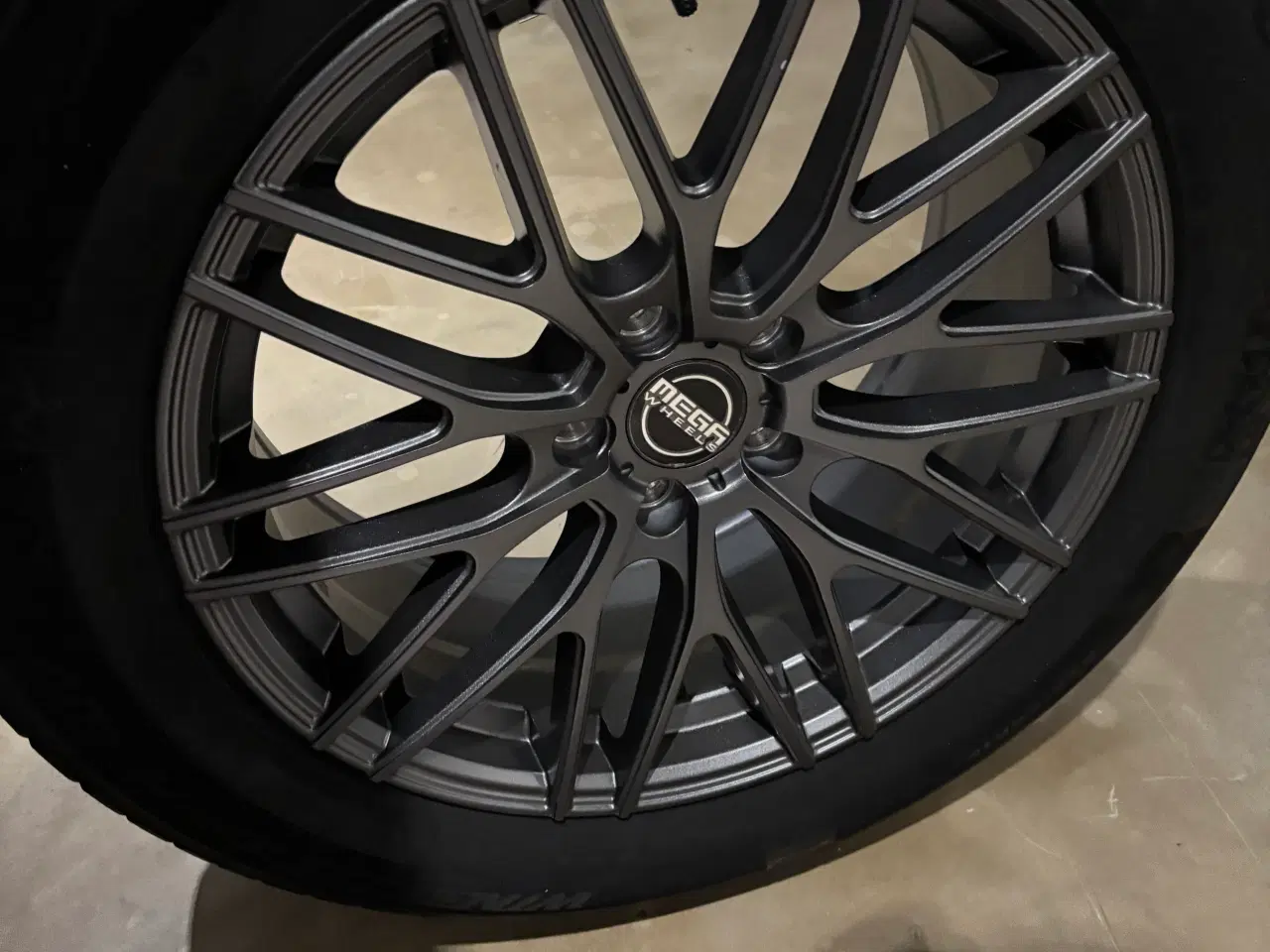 Billede 2 - Vinterhjul 18” med 8 mm mønster