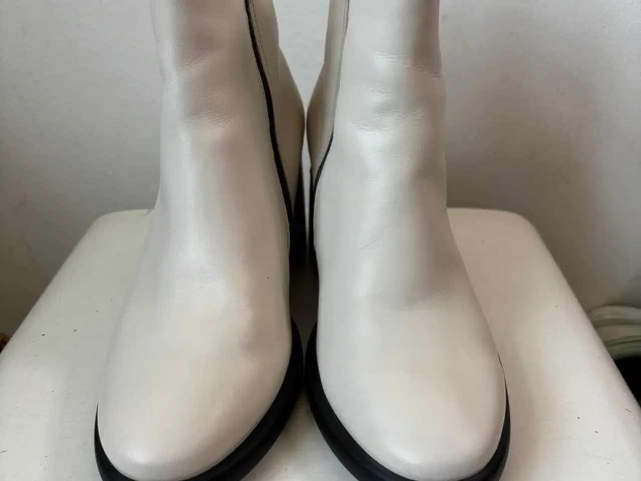 Billede 2 - Ecco, hvide støvler, str 42
