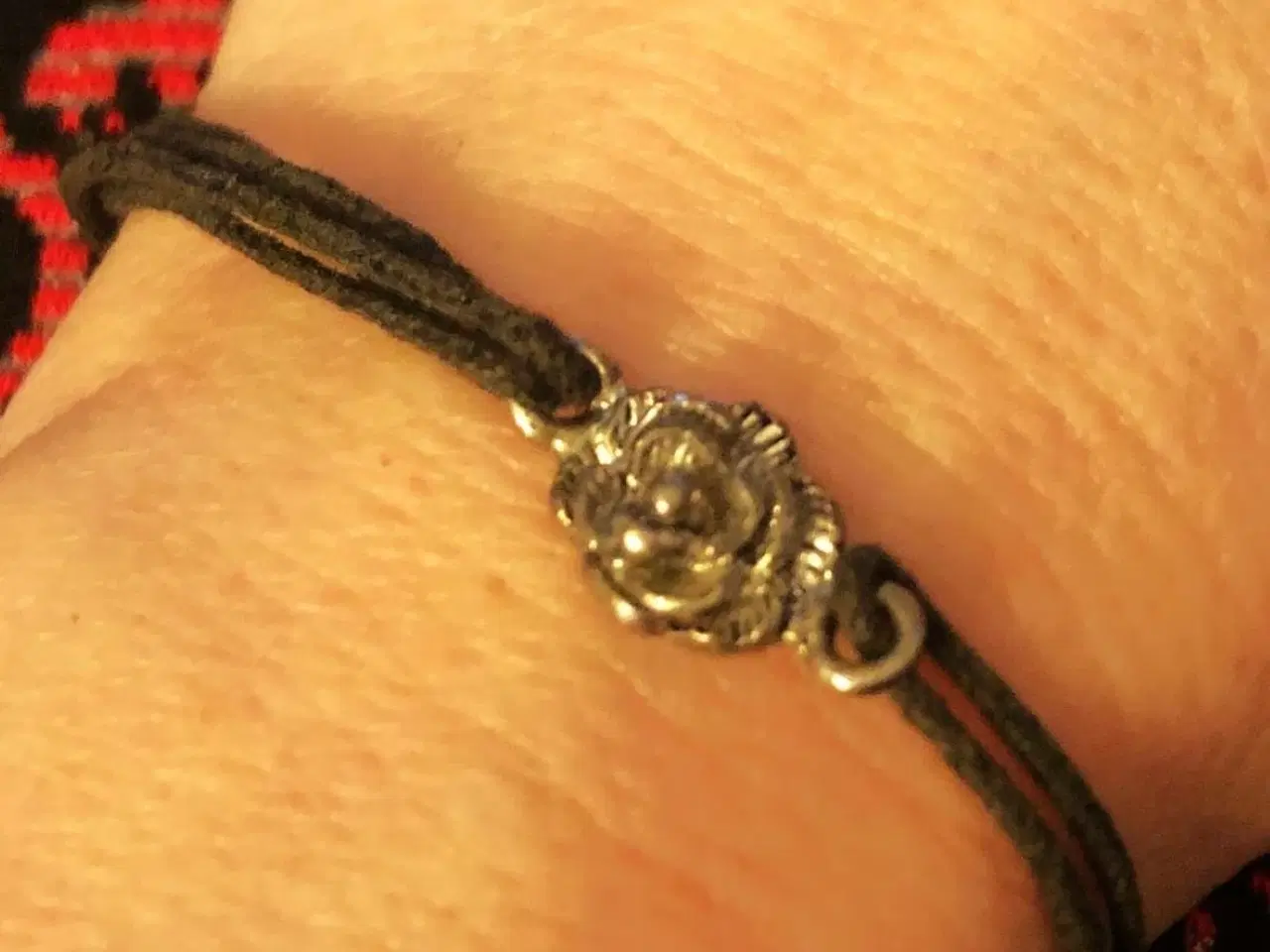 Billede 6 - Smykkefremstilling. Mellemdele formet som roser