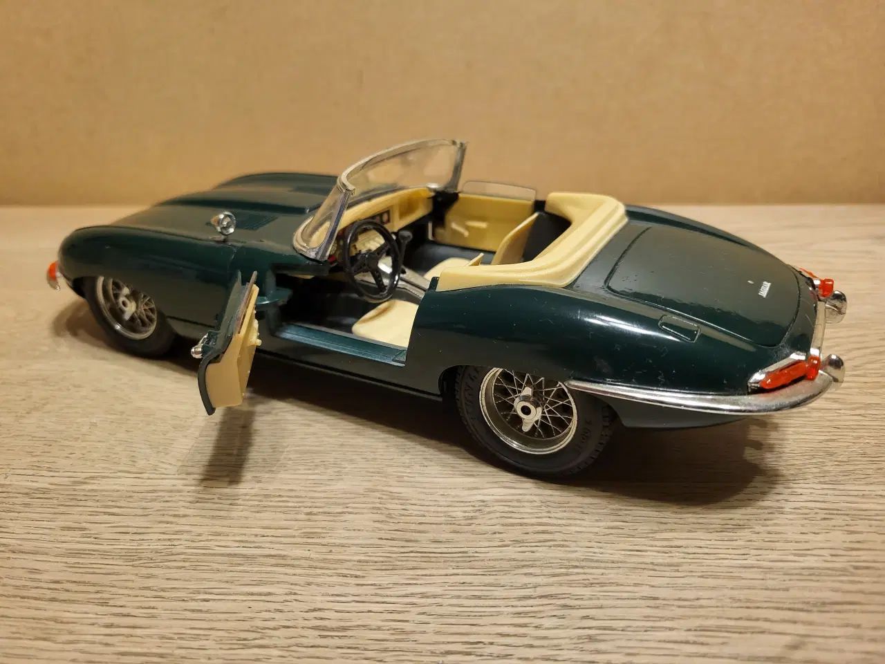 Billede 6 - Modelbil. JAGUAR E-Type Cabriolet (1961). Skala 1/