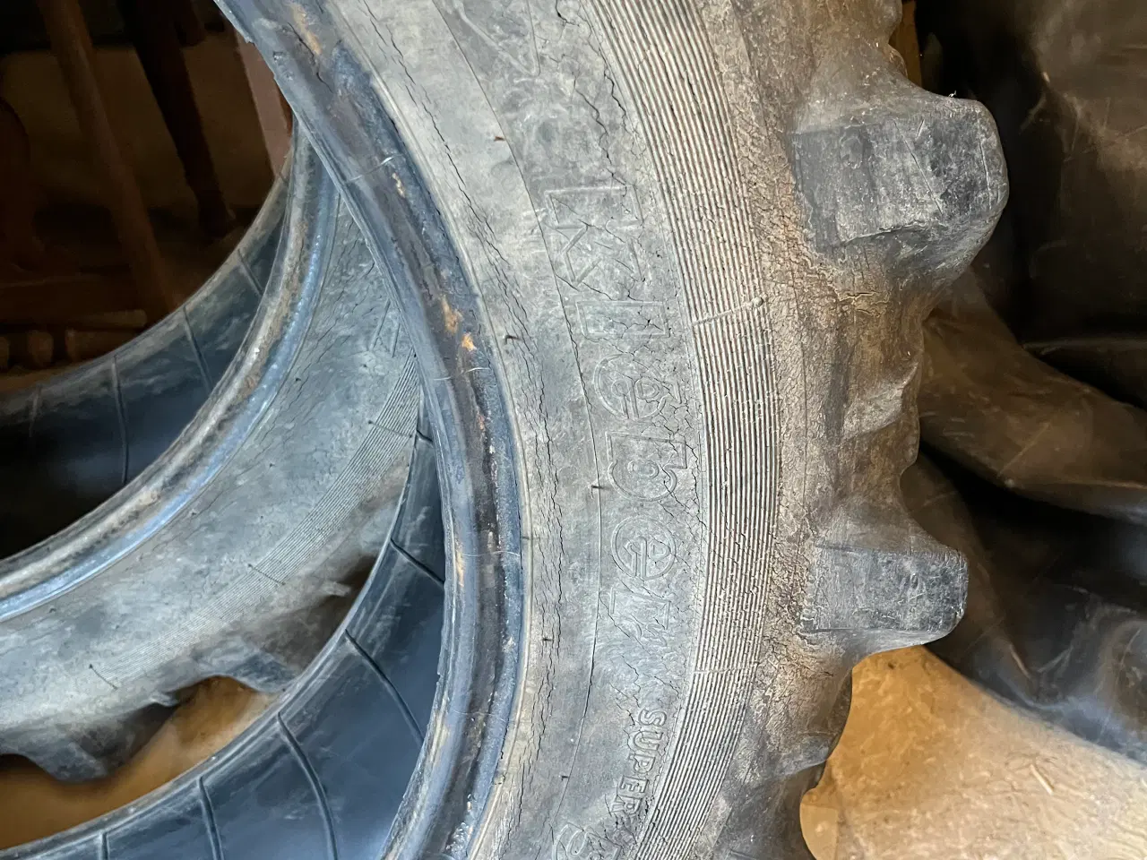 Billede 2 - Traktor dæk 12,4 r 32