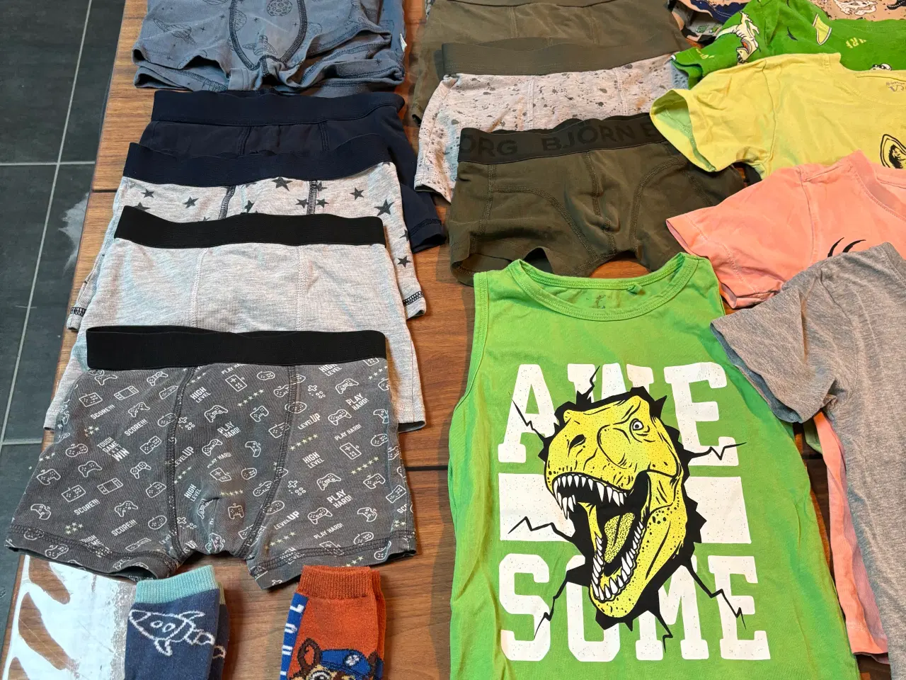 Billede 2 - Drengetøjpakke str 110-116