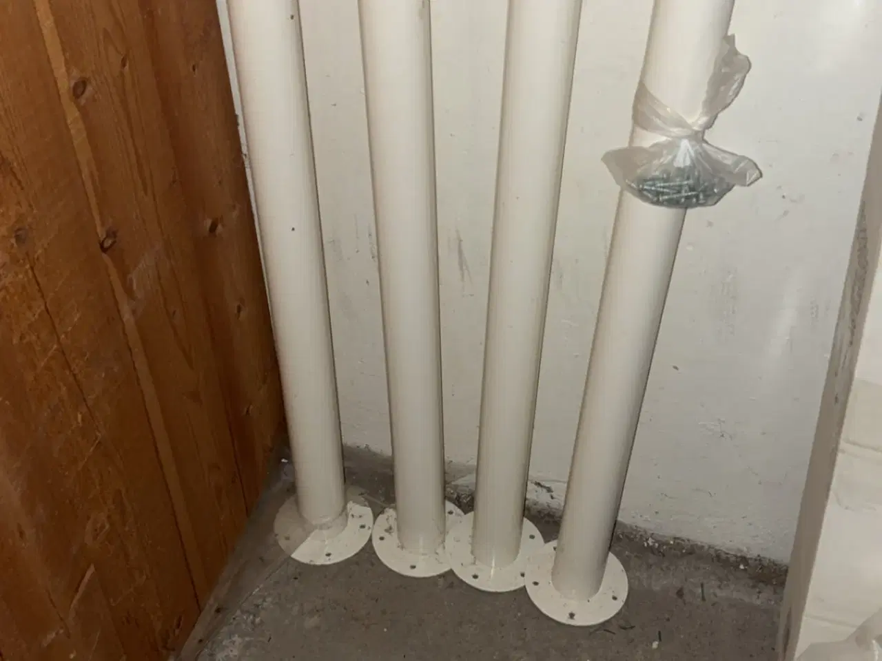 Billede 5 - Flot hvidt bord med 4stk hvide ben 