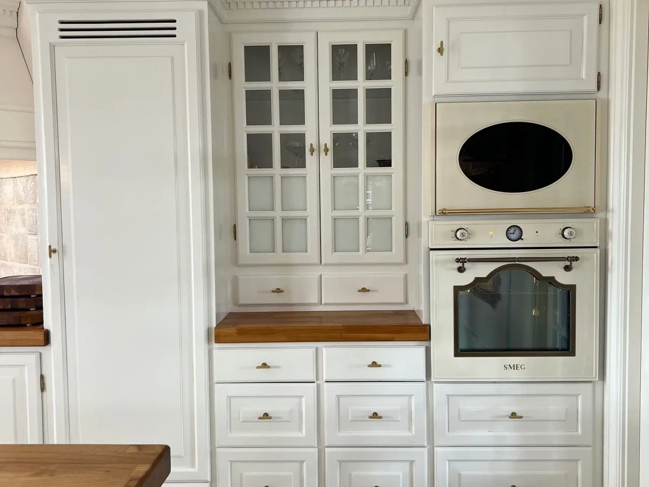 Billede 3 - Eksklusivt snedkerkøkken med ø – massivtræ & SMEG