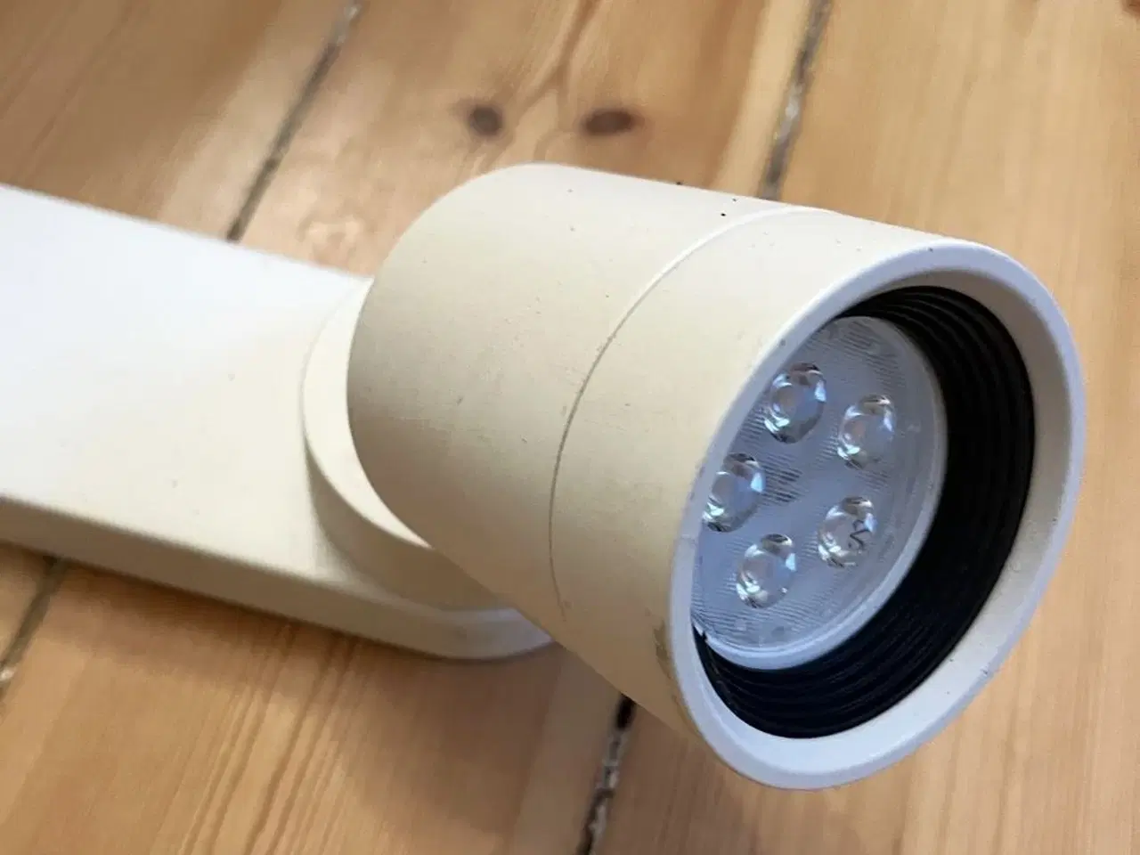 Billede 3 - Loftlampe - skinne med 4 LED-spots