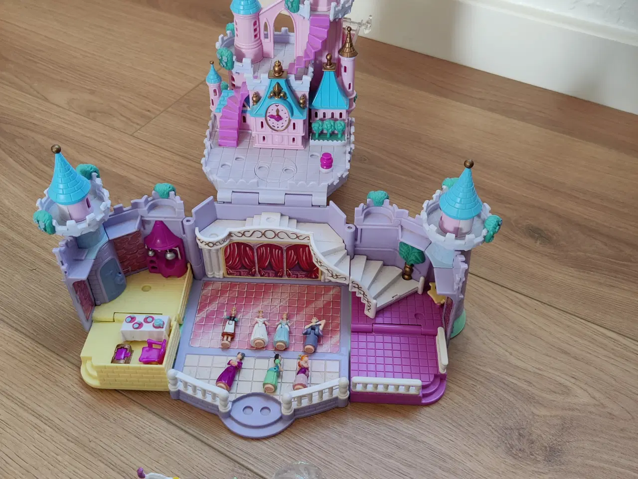 Billede 1 - Polly Pocket Askepot Slot m. Karet