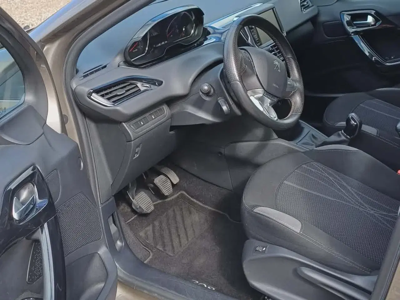 Billede 11 - Velholdt Peugeot 208