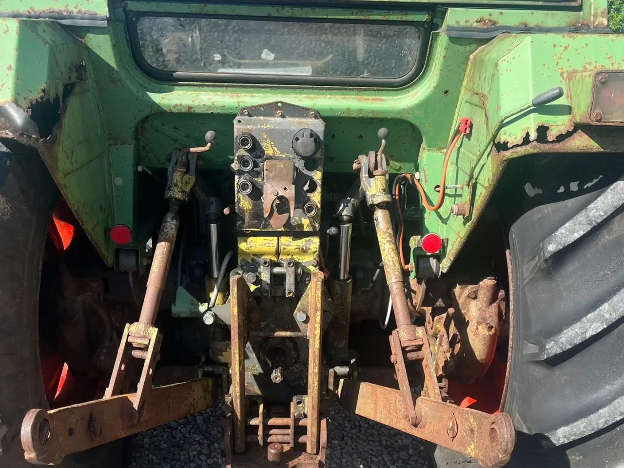 Billede 4 - Fendt 308 LS Farmer Turbomatik med frontlæsser og skovinddækning