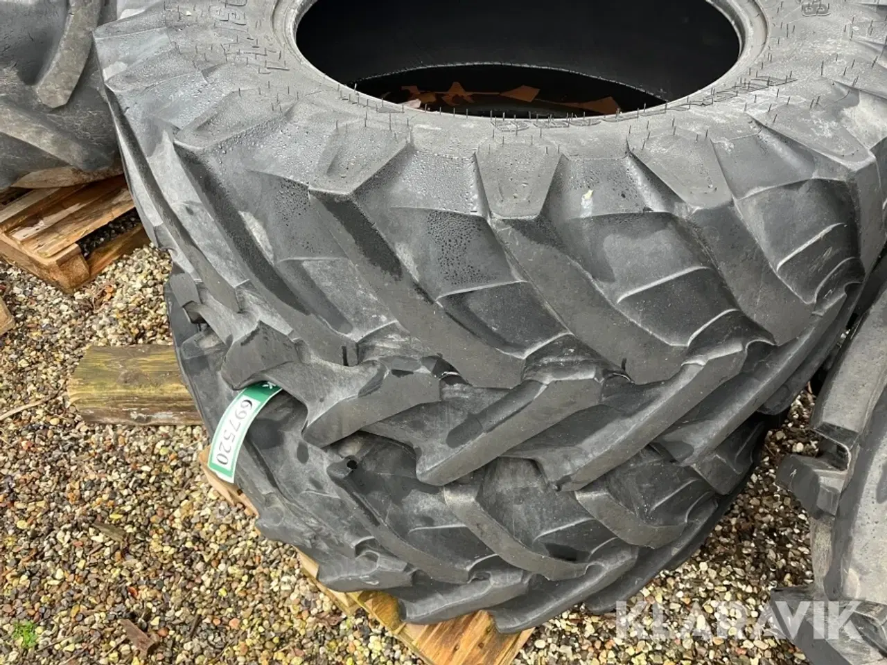 Billede 3 - Traktordæk Trelleborg 480/65R28 - 2 styk