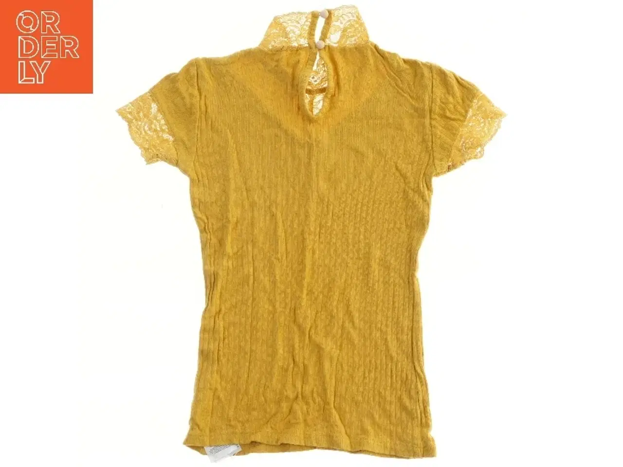 Billede 2 - Bluse med blonde detaljer fra Name It (str. 122)