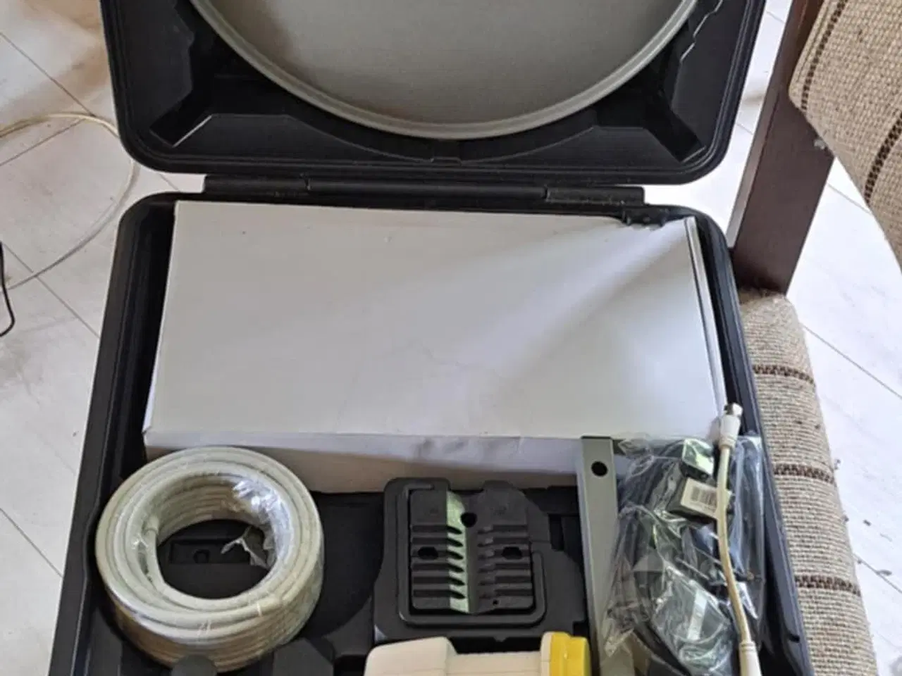 Billede 6 - Kasse med alt til parabol