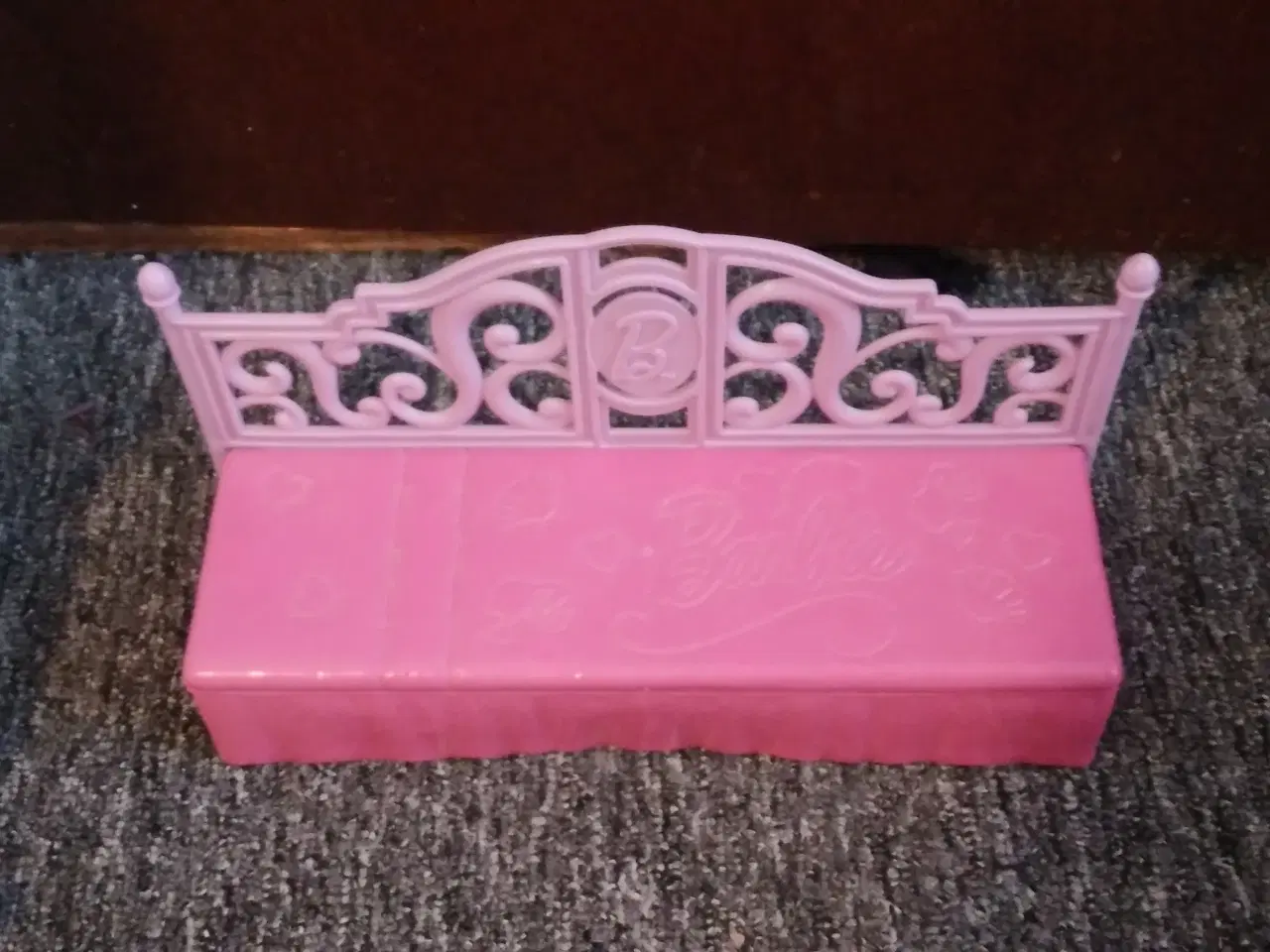 Billede 2 - Barbie ting - sofa og vogn