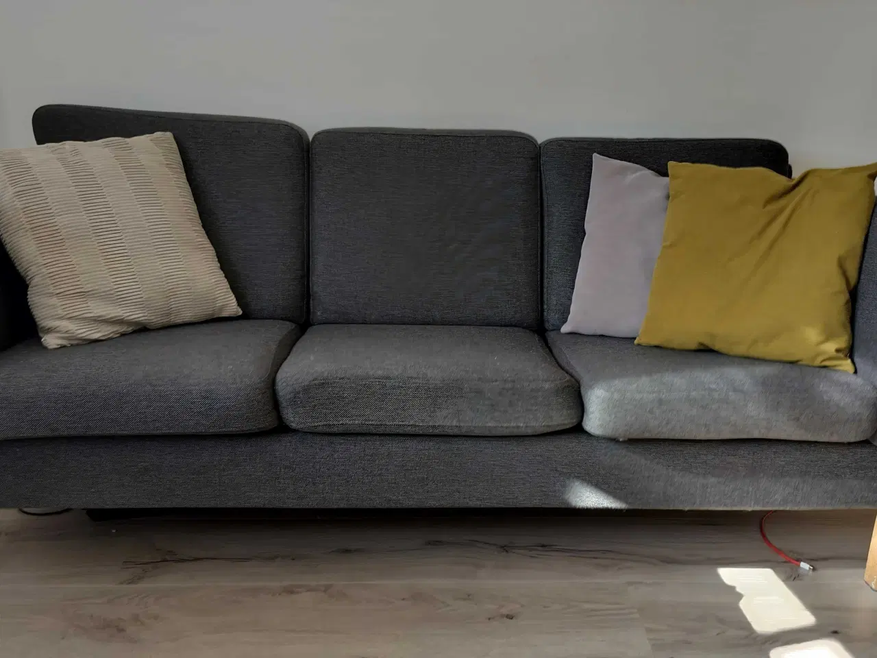 Billede 1 - Stofsofa i mørkegrå farve 