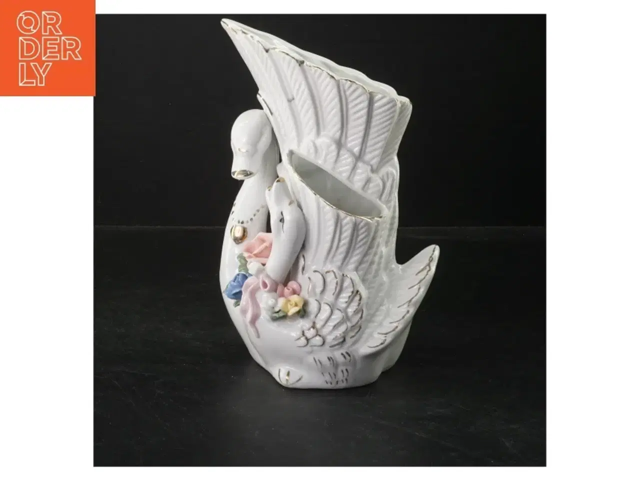 Billede 1 - Porcelænssvane med blomsterdekoration (str. 22x9 cm)