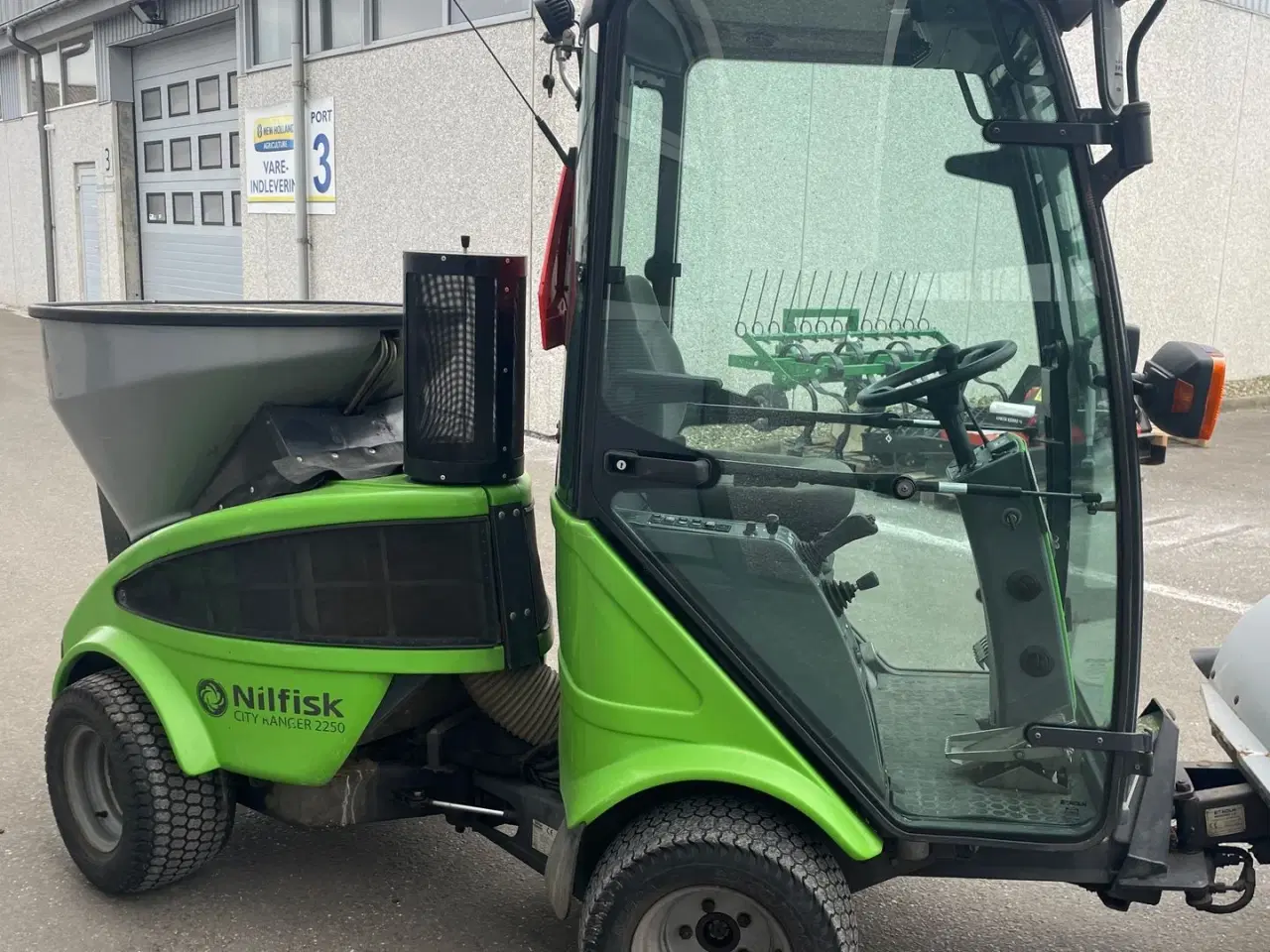 Billede 4 - Egholm 2250 Inkl. kost og saltspreder