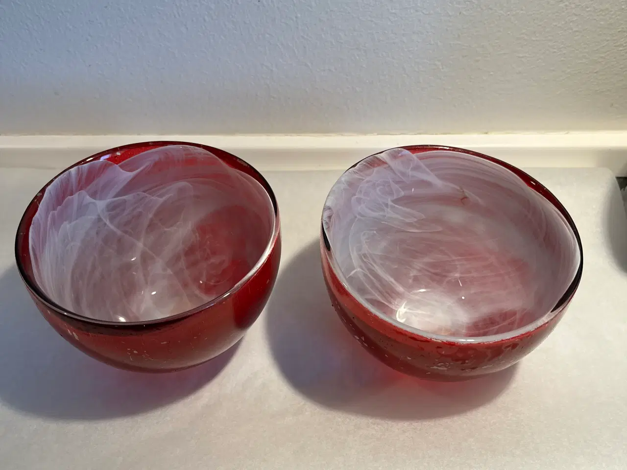 Billede 1 - Rød-hvide glasskåle