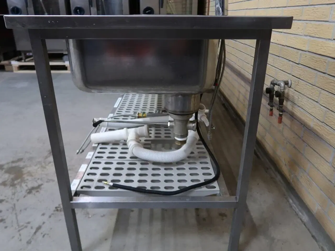 Billede 4 - Rustfri stålbord med vask & underhylde