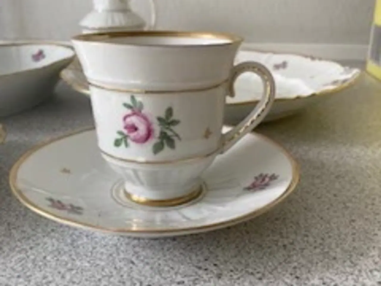 Billede 1 - Smuk Roselil kaffestel