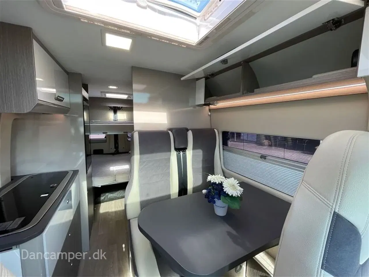 Billede 20 - 2023 - Chausson ROAD LINE V594 VIP MAX UNDER KLARGØRING! Super spændende, kort van med to dobbeltsenge på tværs i køjesystem. 2,2, L motor , 140 HK, solcelle og markise m.m.