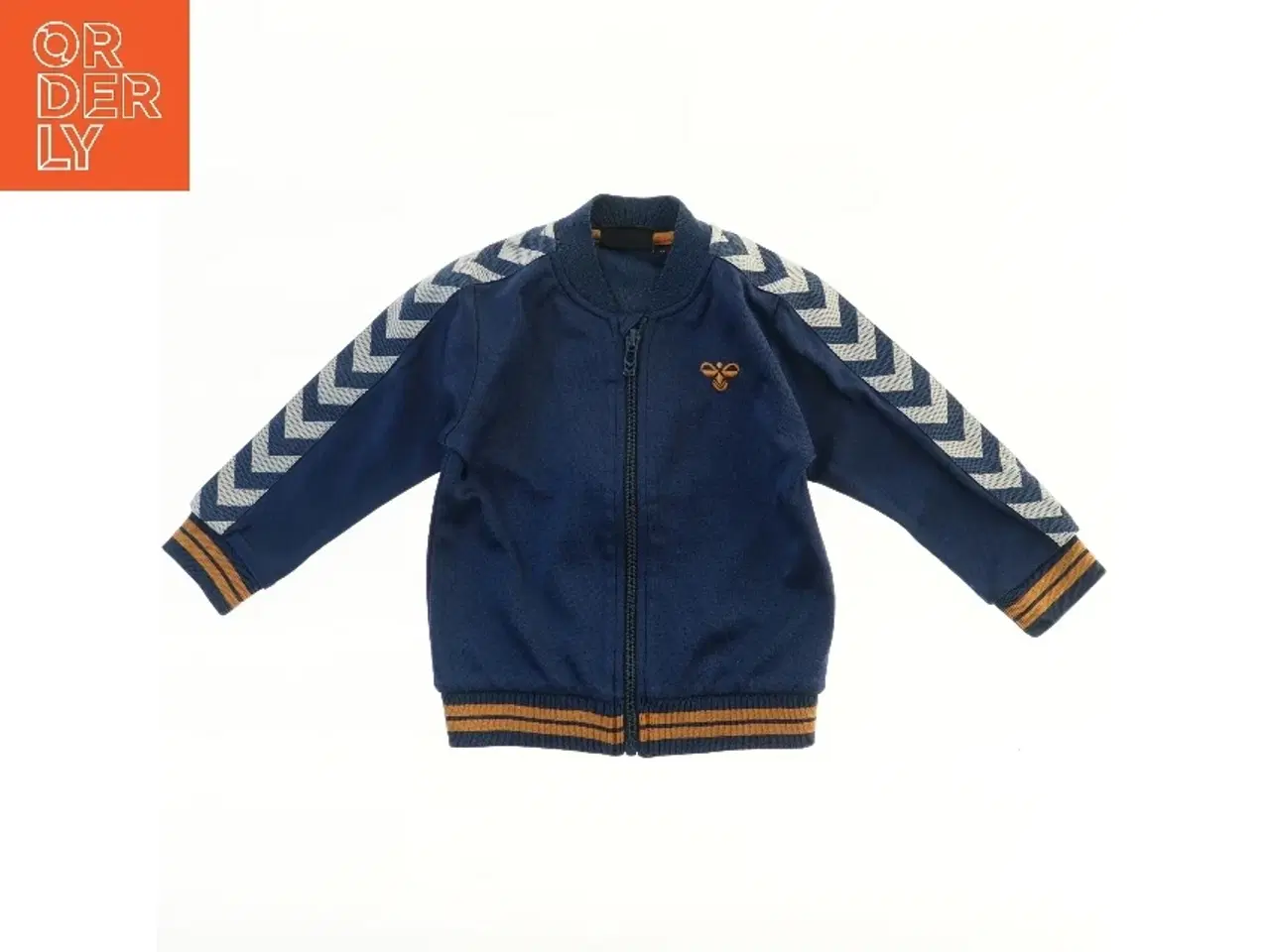 Billede 1 - Børnejakke med lynlås og mønstrede ærmer fra Hummel (str. 92)