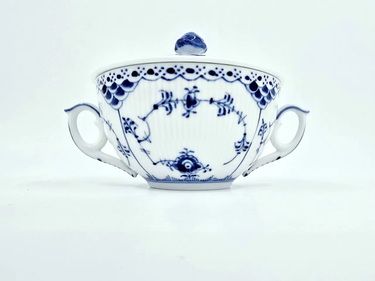 Billede 9 - Musselmalet Halvblonde Bouillonkop med låg Porcelæ