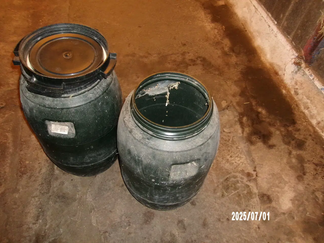 Billede 2 - foder tønder 60 l 3 stk  200 kr stk samlet 500