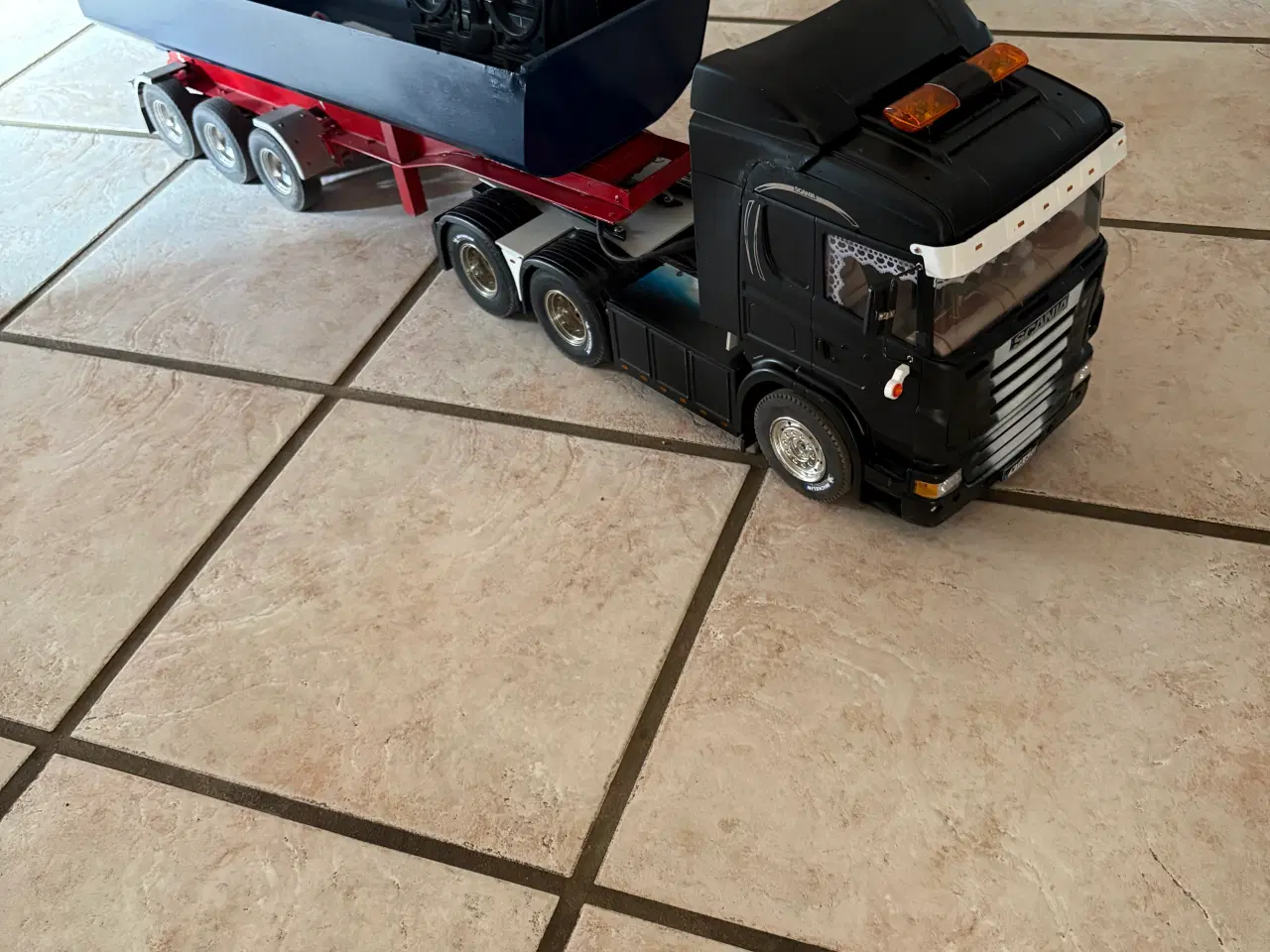 Billede 4 - Scania med tiptrailer med el tip sælges fjernbetje