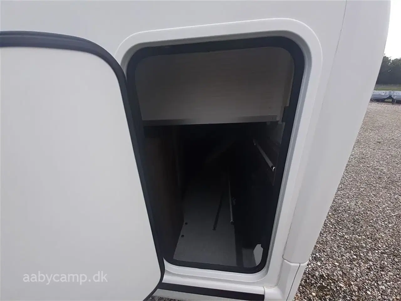 Billede 21 - 2020 - Benimar Amphitryon 997   NK-pakke. automatgear. solceller. ovn. lædersæder. queensbed.