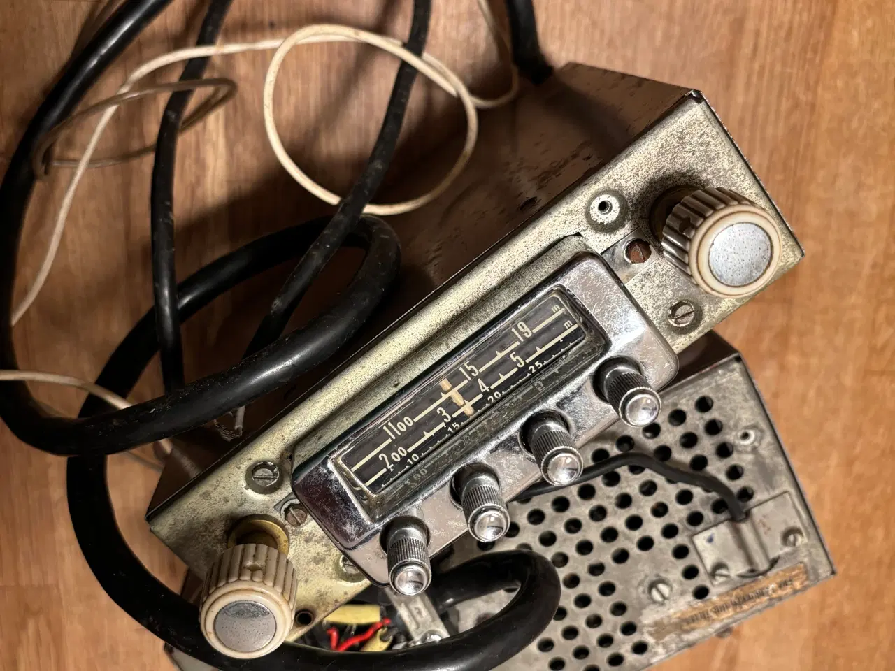 Billede 3 - Bilradio til ældre bil