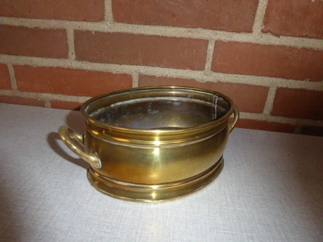 Billede 1 - messing potte 21 cm. lang og 8 cm. høj