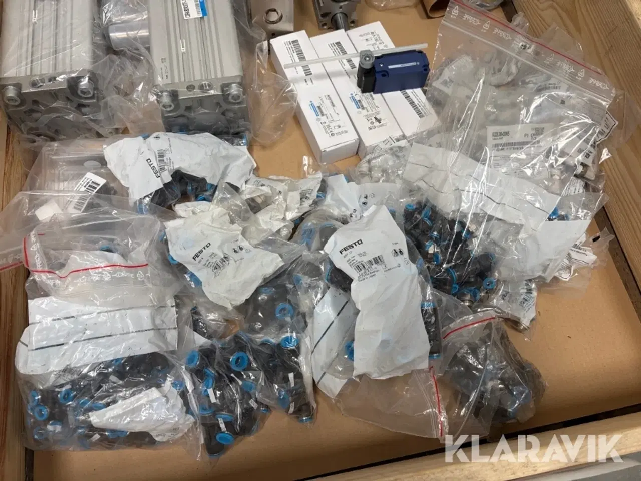 Billede 10 - Lot - cylindre og fittings - 1 palle