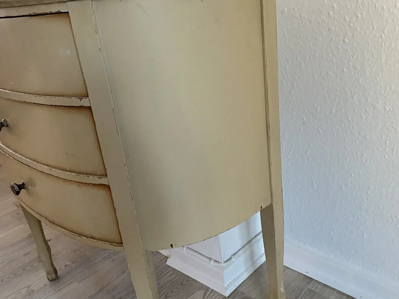 Billede 3 - Lille sød kommode 