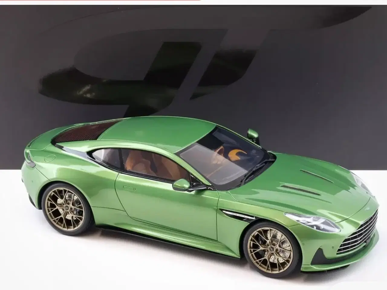 Billede 2 - 1:18 Aston Martin DB12 Vantage 2023