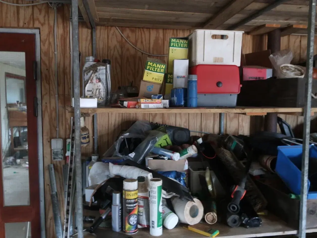 Billede 3 - Reol med div. Reservedele og varelager samt rullevogn med indhold m.m.