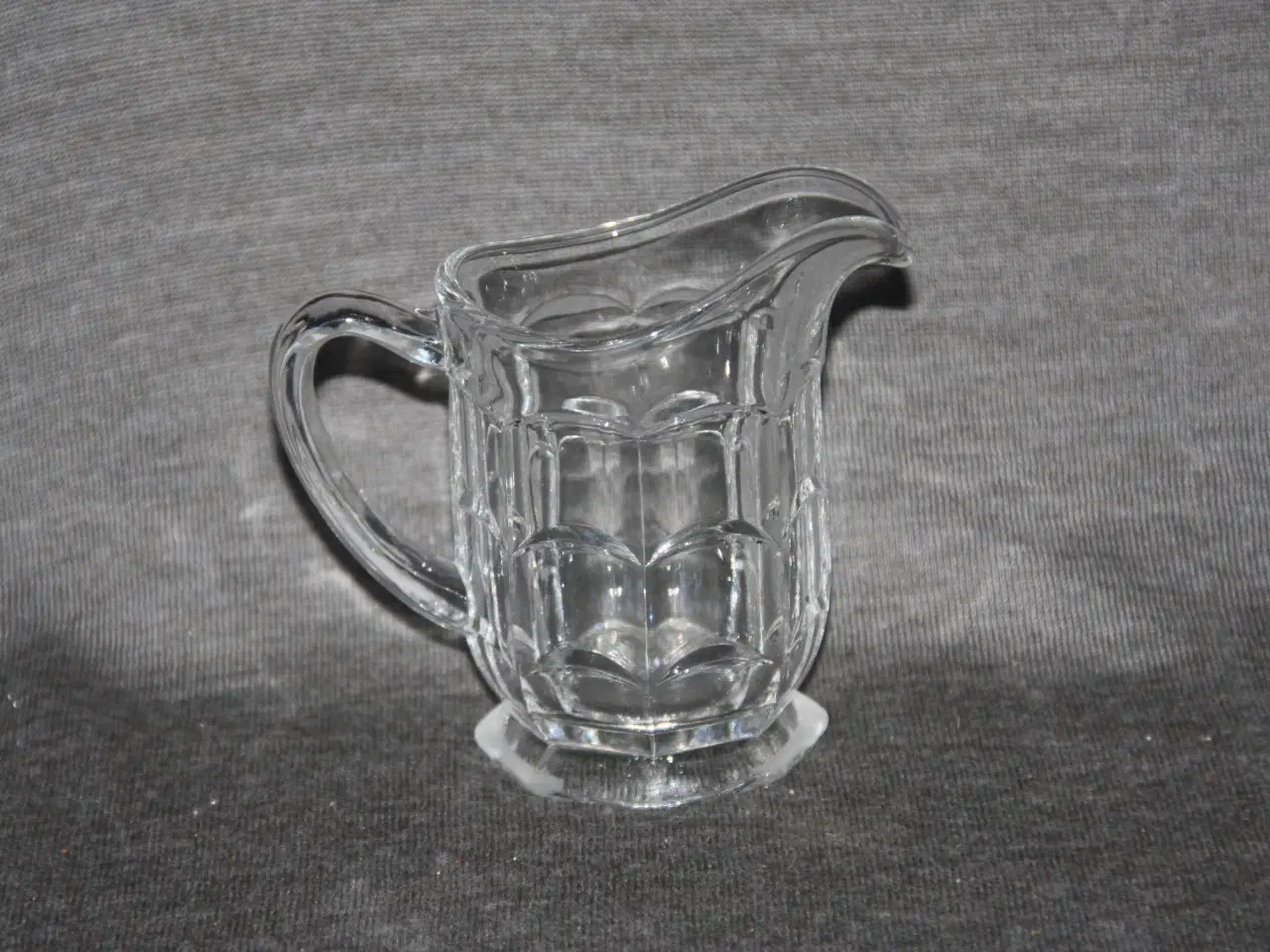 Billede 6 - Yrsa vase i presset glas 17 cm