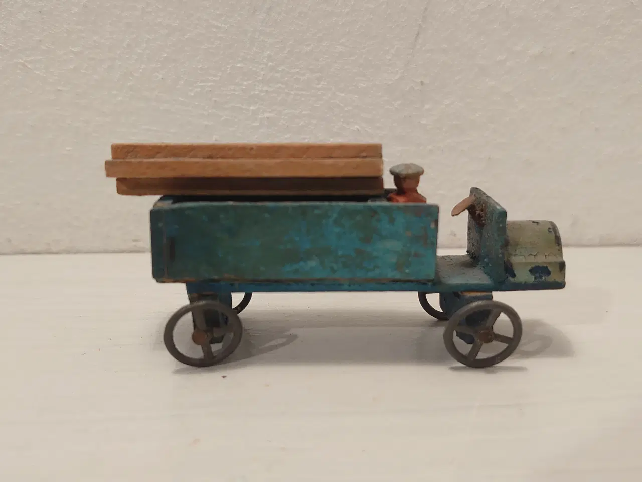 Billede 2 - Erzgebirge. lastbil m. tømmer og pers.Ca 1920