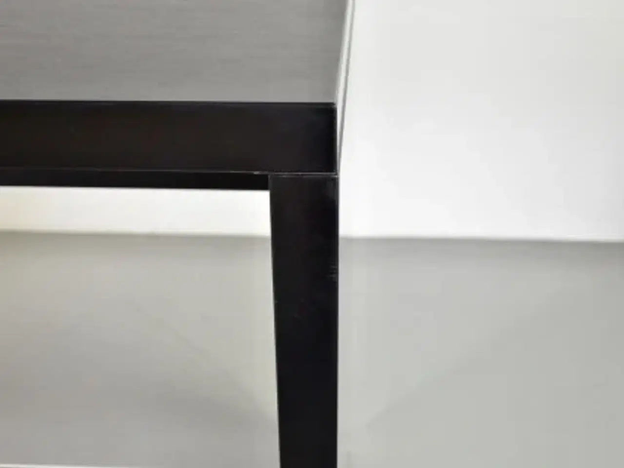 Billede 7 - Højbord/ståbord i sort linoleum med fodstøtte