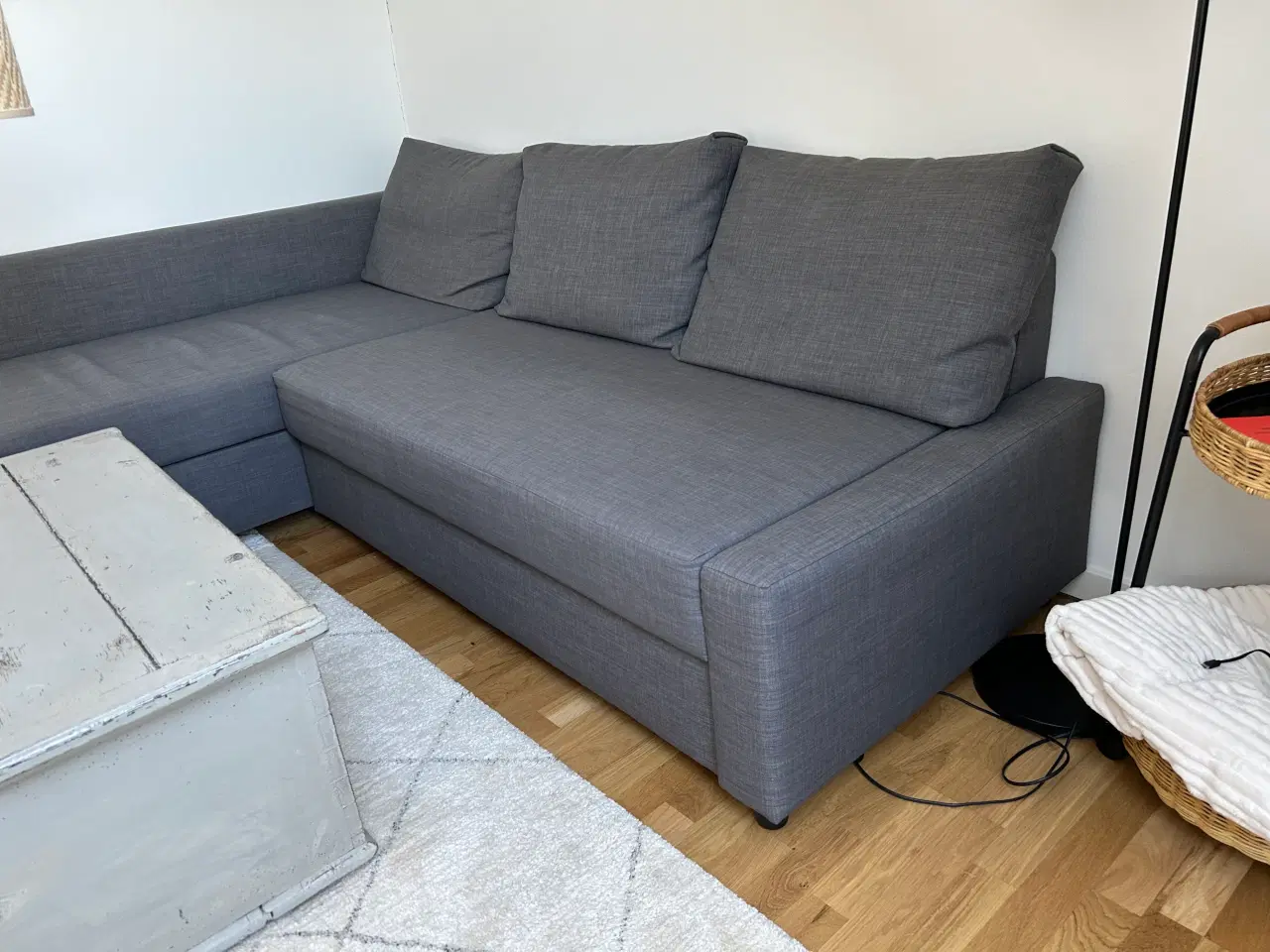 Billede 2 - Sovesofa. Rummelig med udtræk. 