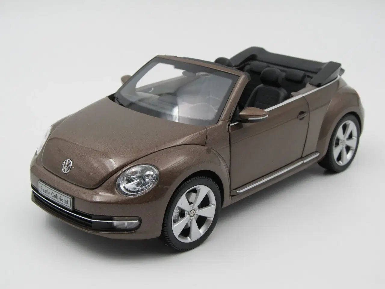 Billede 1 - 2011 VW The Beetle Cabriolet 1:18 - KYOSHO