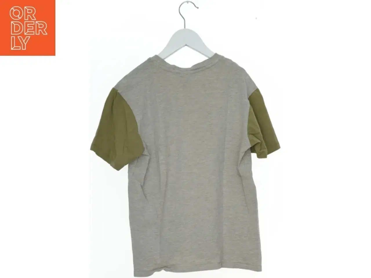 Billede 2 - T-shirt med lomme fra Pomp de Lux (str. 164)