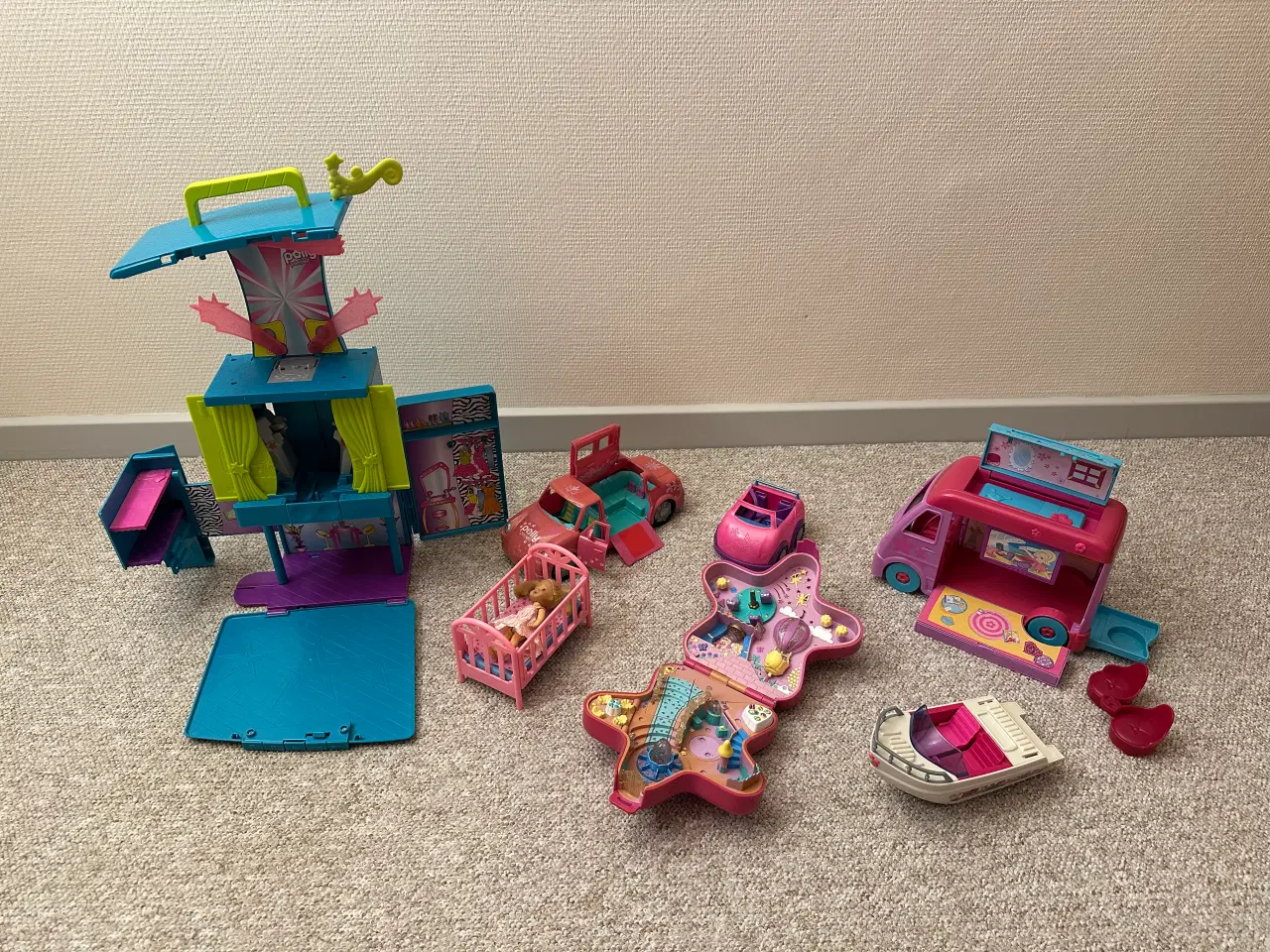 Billede 5 - Polly Pocket Legetøjssæt inkl. biler og tilbehør