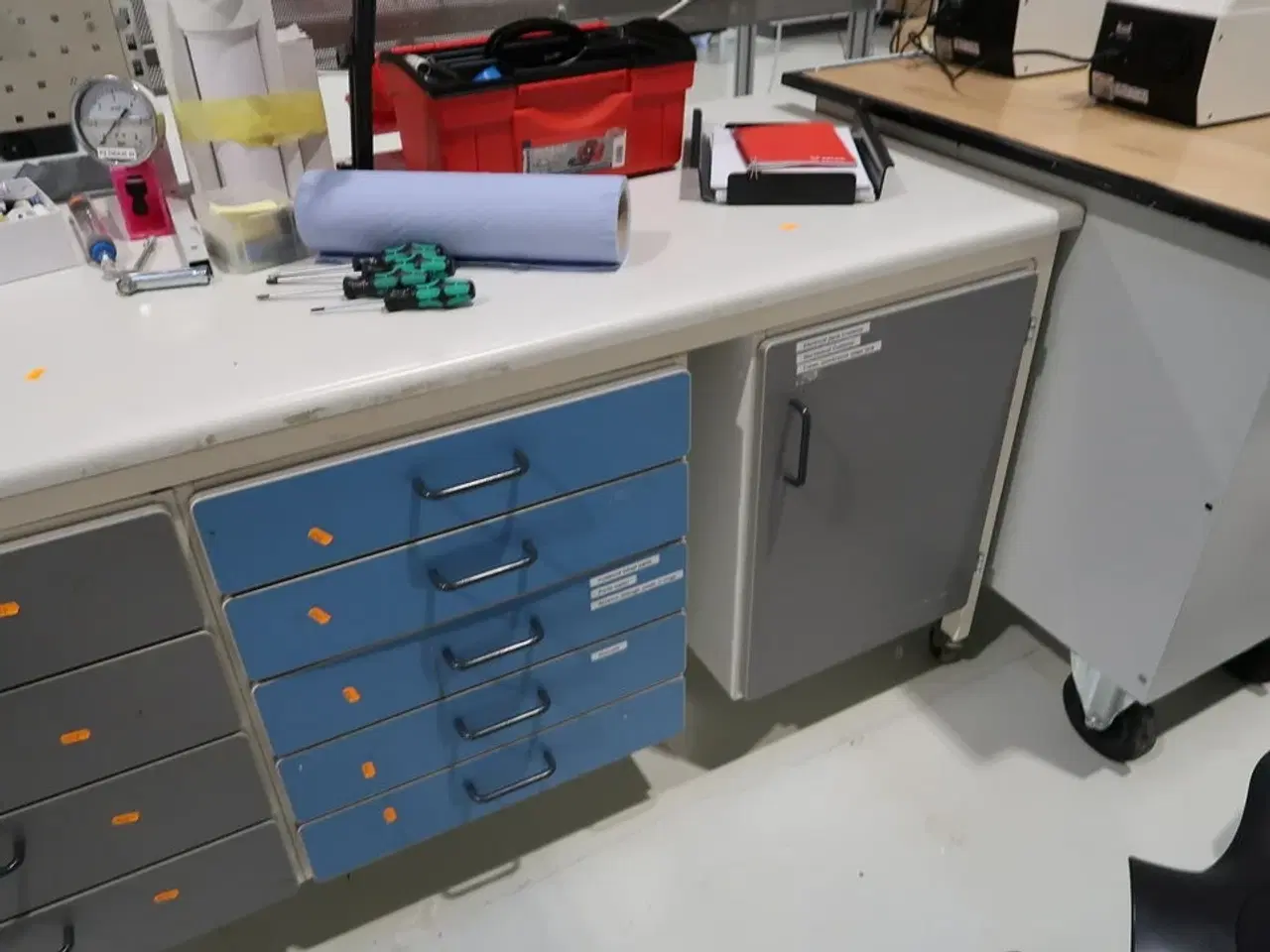 Billede 3 - Arbejdsbord med værktøjstavle uden indhold